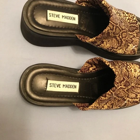 Steve Madden Slide Sandals, size 7B - Picture 7 of 8